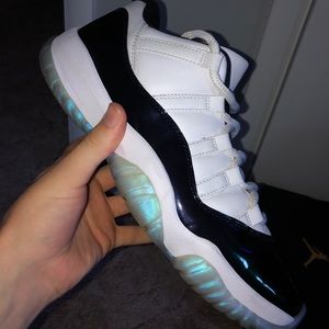 Jordan 11 Low Iridescent Easter